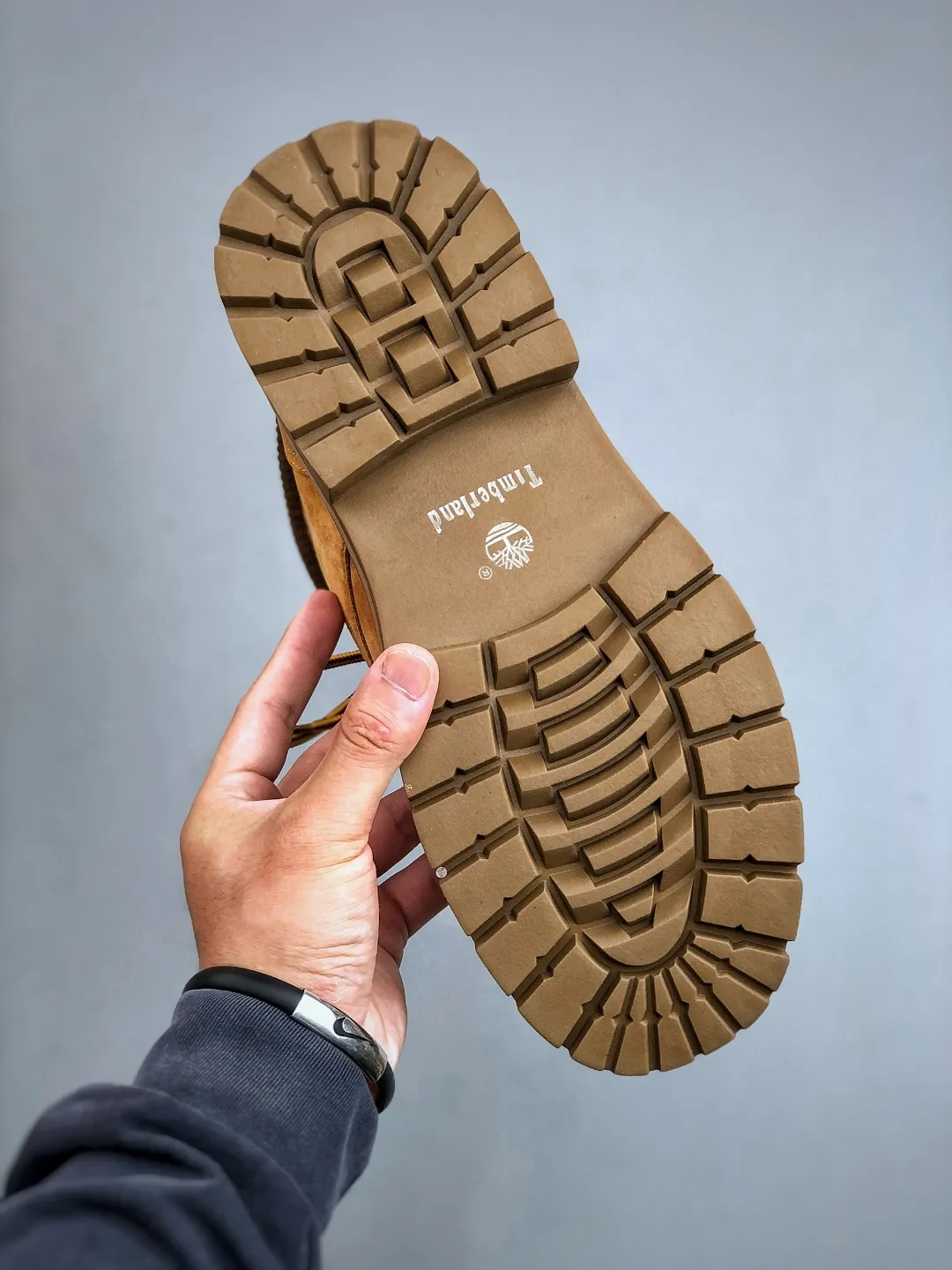 Local 💰560 supports store opening. New goods 🚀 #Timberland Timberland/Timberland classic outdoor casual rhubarb boots series. Guangdong factory quality. Original box and original packaging. The fabric is made of Italian 🇮🇹 top-grade frosted fine-grained cowhide. It is paired with anti-odor and anti-corrosion genuine leather latex insoles to give you a perfect wearing experience. High-quality and durable. A must-have for sportsmen. Specially designed to treat those who are not handsome. High-quality and first-class foot feel. Size: 38-44 (leather shoe size)